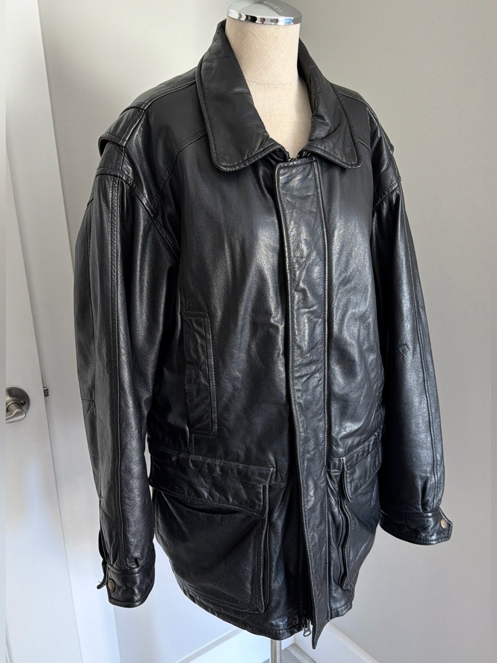 1990s Towne by London Fog Men's Black Leather Full Zip Quilted Point Collar S